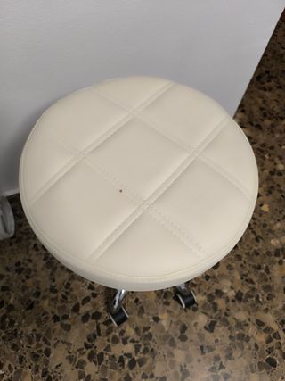 Taburete giratorio beige y plateado