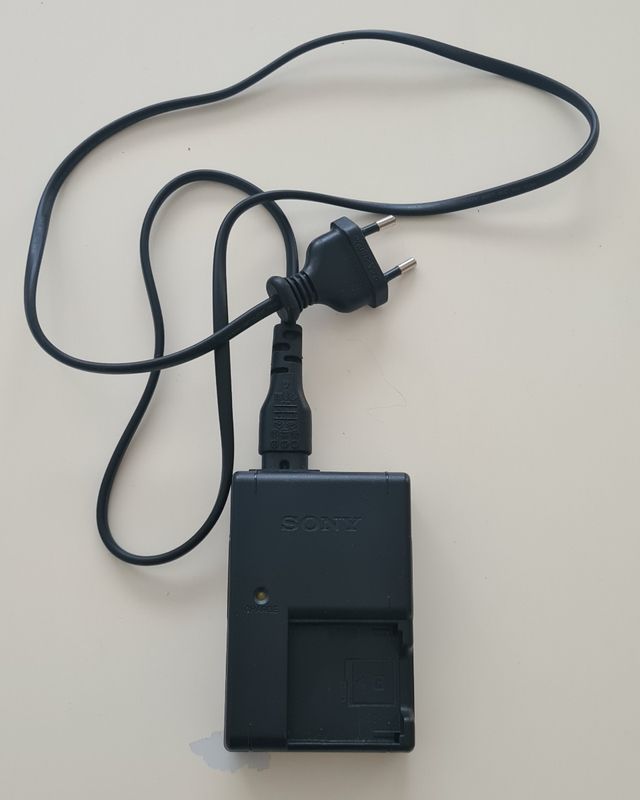 Cámara Sony Cyber-Shot DSC W170 dorada