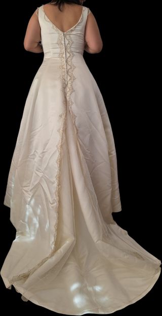 Vestido de Novia Elegante con Adorno
