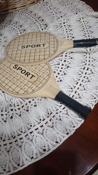 2 Racchette da spiaggia in legno.