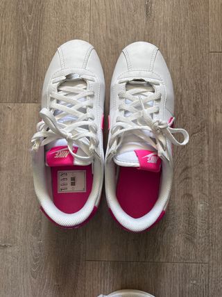 Zapatillas Nike Blancas y Rosas