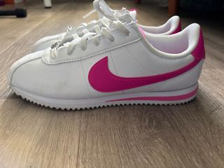 Zapatillas Nike Blancas y Rosas