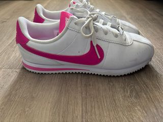Zapatillas Nike Blancas y Rosas