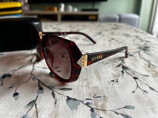 Gafas de sol Guess marrones