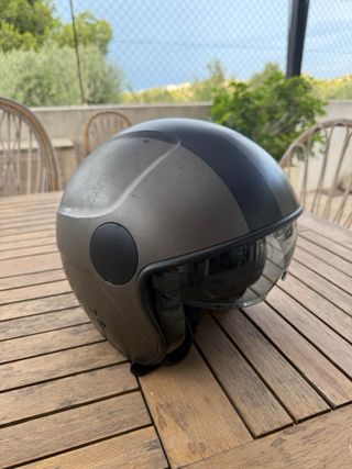 Cascos de moto jet grises con visera. Marc ORIGINE