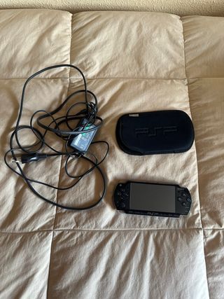 Consola Sony PSP Negra + Cargador y Funda