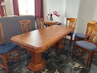 Mesa de comedor de madera