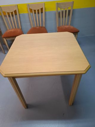 Conjunto mesa madera extensible y 4 sillas