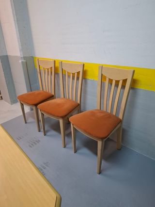 Conjunto mesa madera extensible y 4 sillas