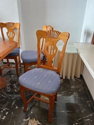 8 Sillas de Comedor de Madera
