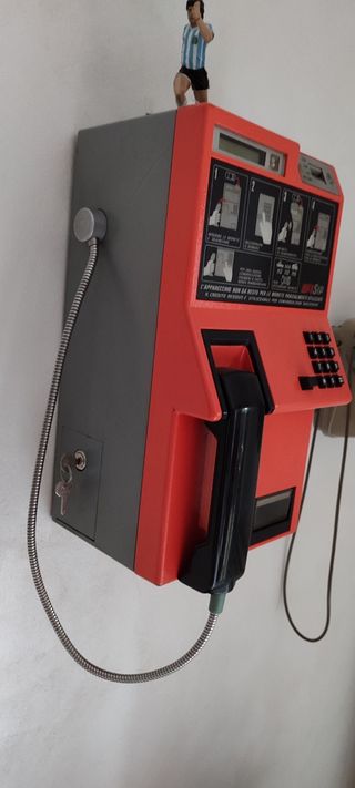 Telefono pubblico vintage SIP rosso