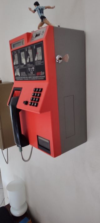 Telefono pubblico vintage SIP rosso