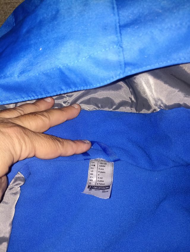 Abrigo Wedze azul y negro 8 años