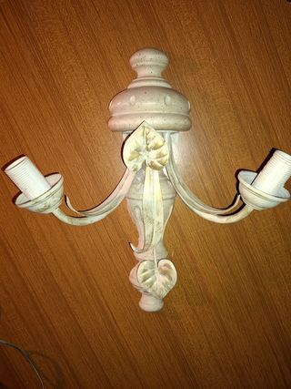 Applique beige e oro con base in legno