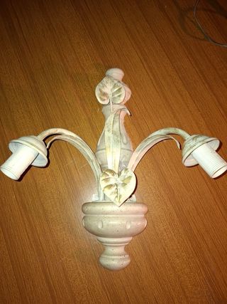 Applique beige e oro con base in legno