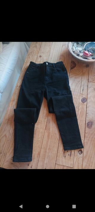 Pantalón negro elástico Zara