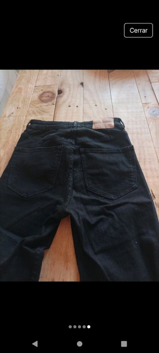 Pantalón negro elástico Zara