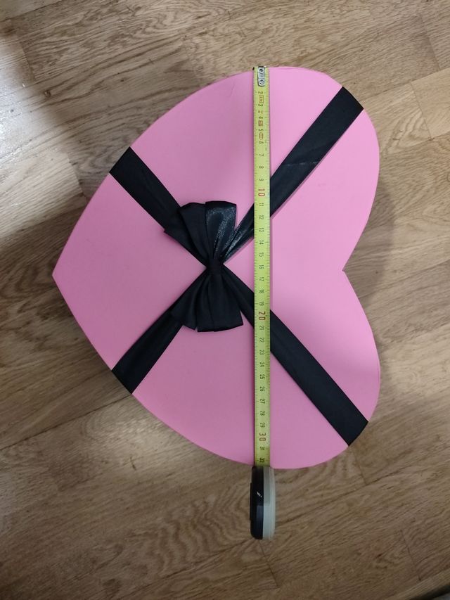 Caja Corazón Rosa con Lazo Negro