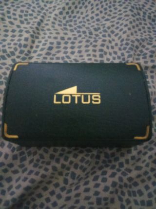 Caja joyero para reloj Lotus
