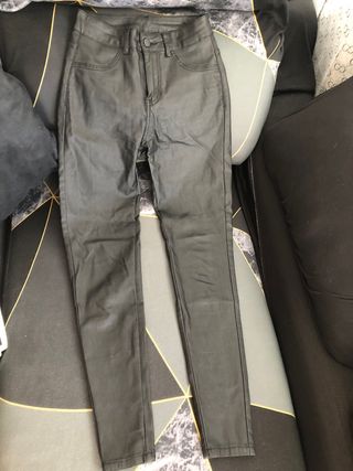 Pantalones negros ajustados