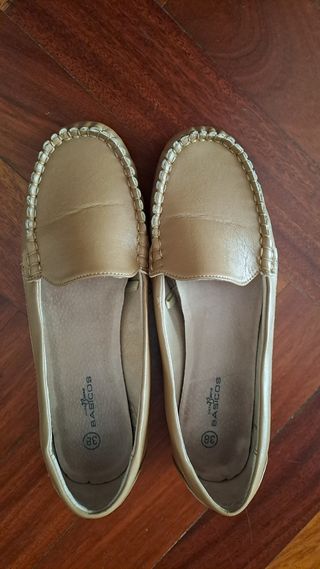 Zapatos planos beige/dorados talla 38
