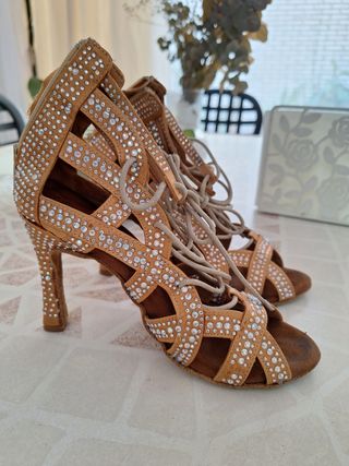 Zapatos de baile latino con pedrería