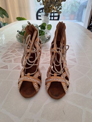 Zapatos de baile latino con pedrería