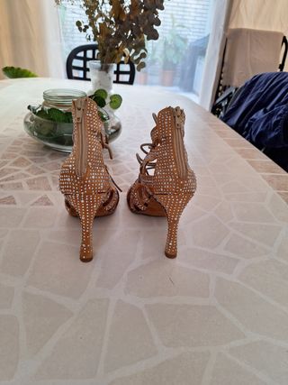 Zapatos de baile latino con pedrería