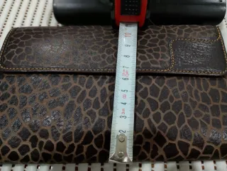 Monedero piel estampado animal