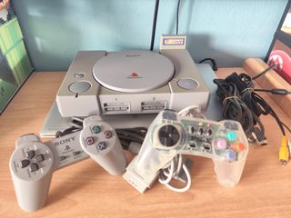 Consola PlayStation 1 y mandos 