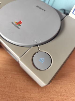 Consola PlayStation 1 y mandos 