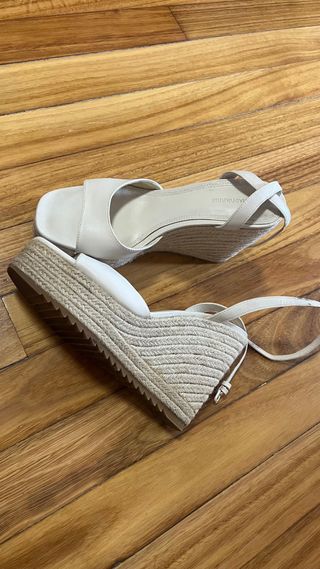 Sandalias plataforma 
Stradivarius Beige Talla 39