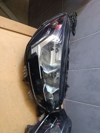 9823194080////9823193880 
Peugeot 208.