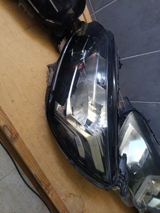 9823194080////9823193880 
Peugeot 208.