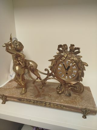 Reloj de sobremesa de mármol y bronce