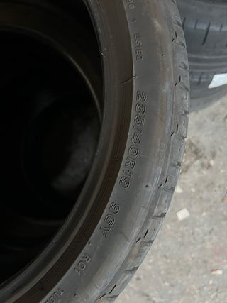 Neumático Bridgestone Potenza 235/40 R19 96Y