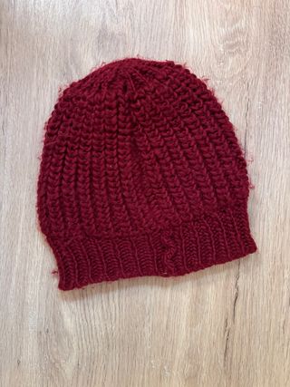 Gorro de lana granate