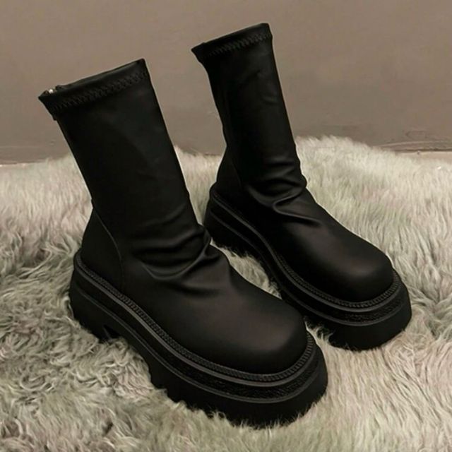 Preciosas botas negras a estrenar 