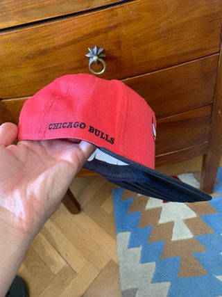 Gorra Chicago Bulls Adidas NBA Roja y Negra