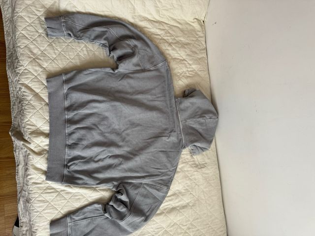 Sudadera gris corte boxy fit