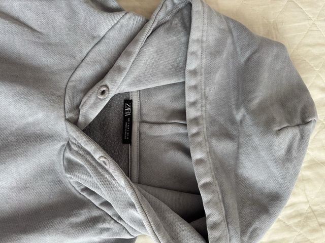 Sudadera gris corte boxy fit