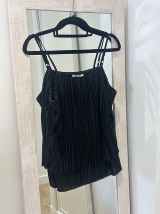 Blusa negra de fiesta plisada