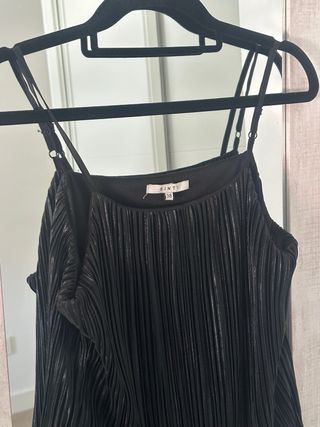 Blusa negra de fiesta plisada
