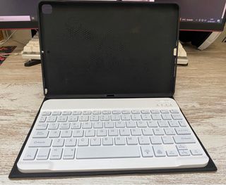 Funda con Teclado para iPad 7ª, 8ª, 9ª Generación