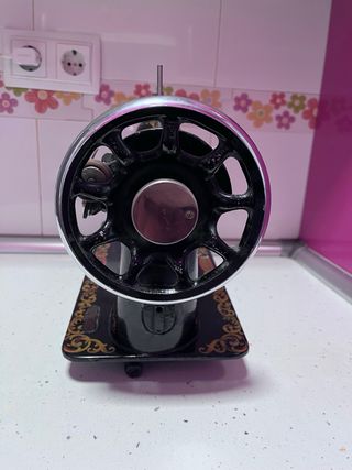 Máquina de coser Alfa Modelo 20