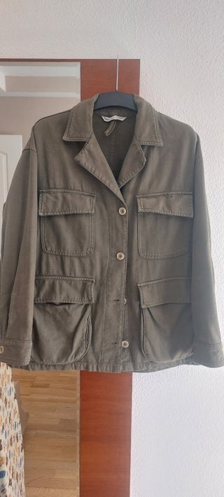 Cazadora Zara Bolsillos Verde Talla M.