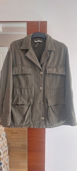 Cazadora Zara Bolsillos Verde Talla M.
