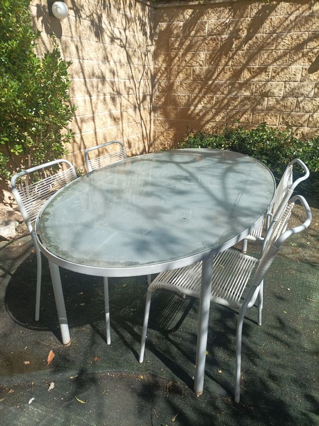 Conjunto mesa y 4 sillas jardín cristal