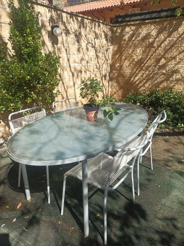 Conjunto mesa y 4 sillas jardín cristal