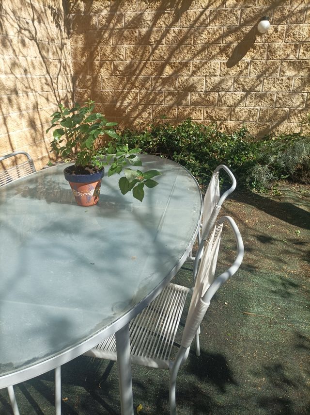 Conjunto mesa y 4 sillas jardín cristal